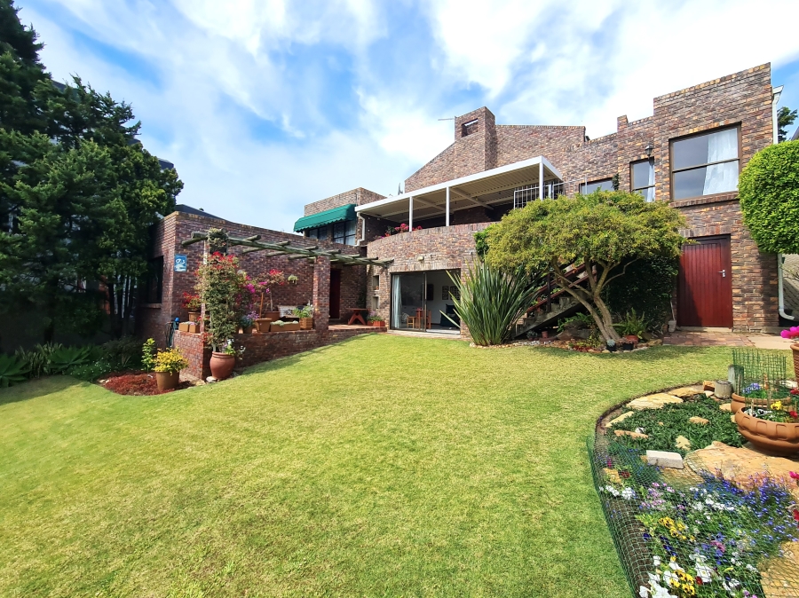 4 Bedroom Property for Sale in Wavecrest Eastern Cape